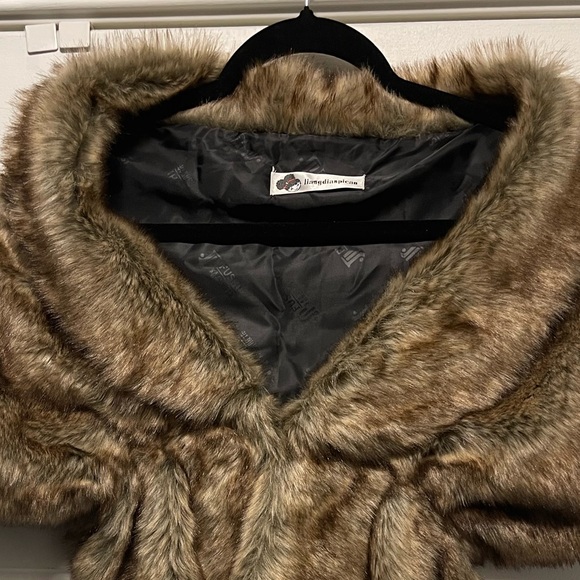 Elegant Faux Fur Shawl in Brown - Picture 2 of 4